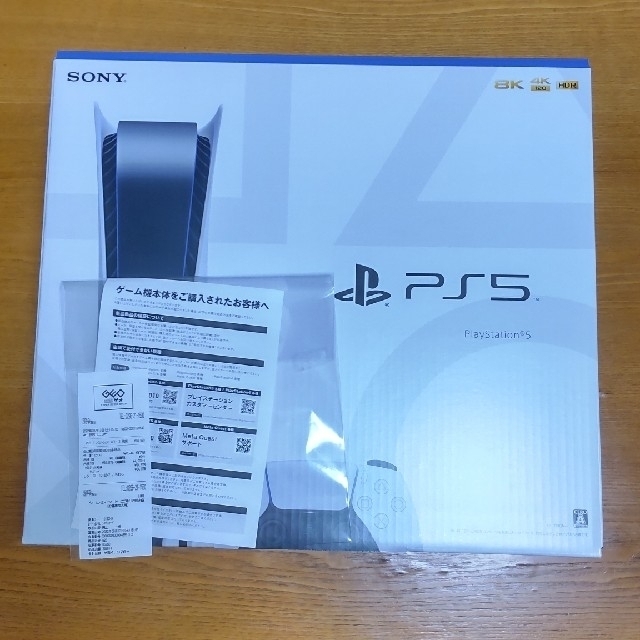 SONY(ソニー)のSONY  プレイステーション5  PS5  本体　新品未使用 エンタメ/ホビーのゲームソフト/ゲーム機本体(家庭用ゲーム機本体)の商品写真