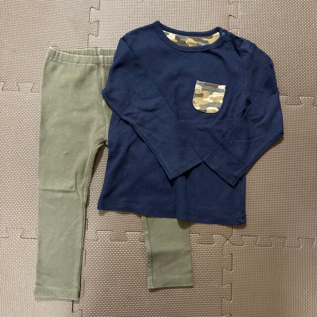 UNIQLO(ユニクロ)の２点セット　100  長袖シャツ　パンツ キッズ/ベビー/マタニティのキッズ服男の子用(90cm~)(Tシャツ/カットソー)の商品写真