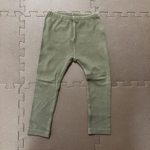 UNIQLO(ユニクロ)の２点セット　100  長袖シャツ　パンツ キッズ/ベビー/マタニティのキッズ服男の子用(90cm~)(Tシャツ/カットソー)の商品写真