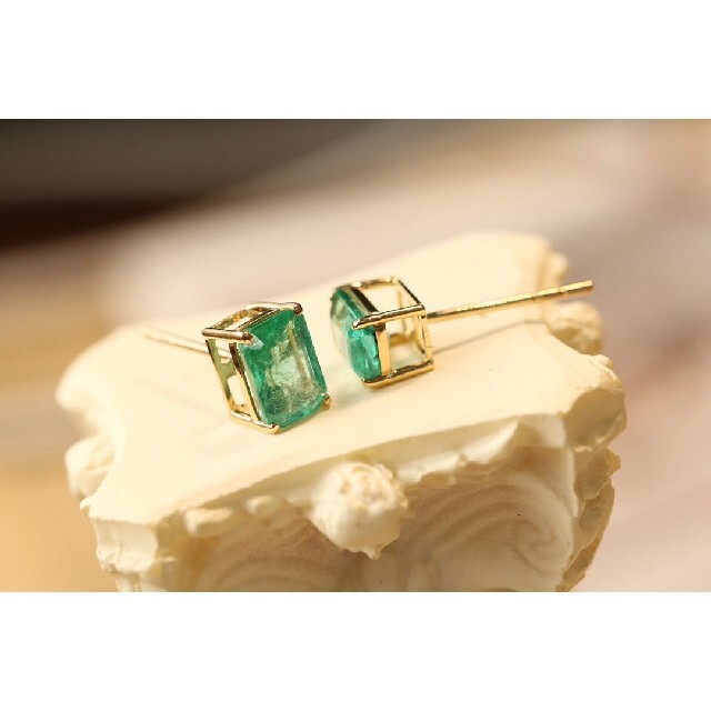 エメラルドカジュアルピアス2ct k18 - ピアス カジュアルエメラルドピアスk18