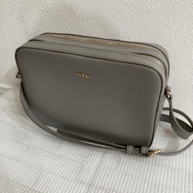 Furla(フルラ)のFURLA ショルダーバッグ リリー　グレー　ダブルファスナー レディースのバッグ(ショルダーバッグ)の商品写真