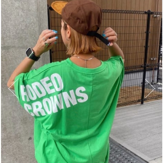 RODEO CROWNS WIDE BOWL(ロデオクラウンズワイドボウル)のバックショルダーロゴＴシャツ レディースのトップス(Tシャツ(半袖/袖なし))の商品写真