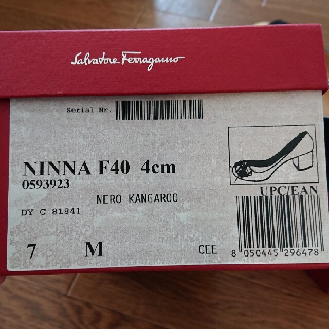 Salvatore Ferragamo(サルヴァトーレフェラガモ)のサルヴァトーレ フェラガモ NINNA F40 7 M エナメル パンプス レディースの靴/シューズ(ハイヒール/パンプス)の商品写真