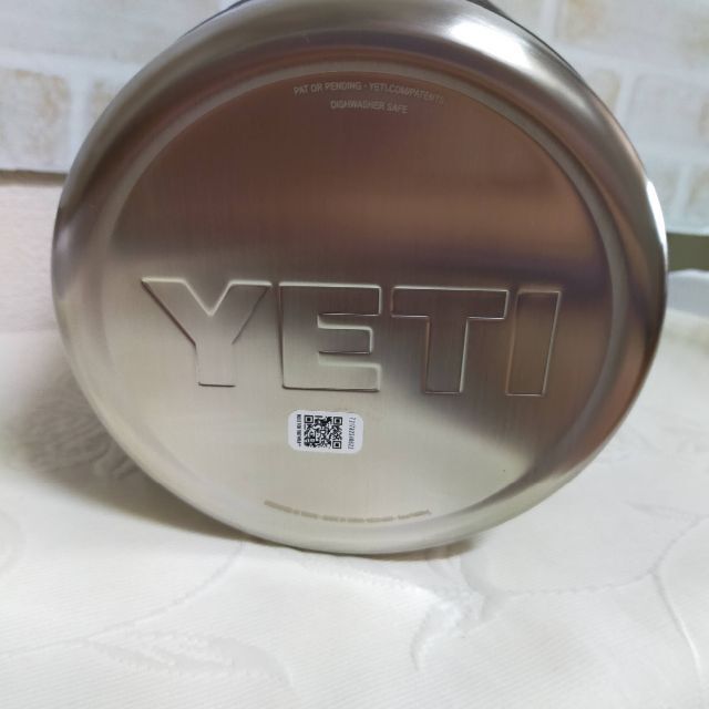 YETI イエティ ランブラー ハーフガロン ジャグ （ブラック）＊海外正規品 スポーツ/アウトドアのアウトドア(食器)の商品写真