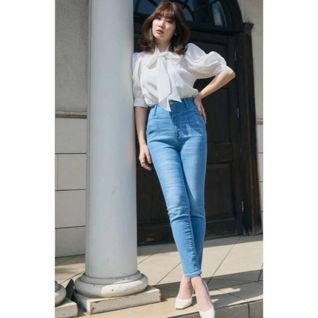 Her lip to(ハーリップトゥ)のHerlipto Paris High Rise Jeans 25インチ レディースのパンツ(デニム/ジーンズ)の商品写真