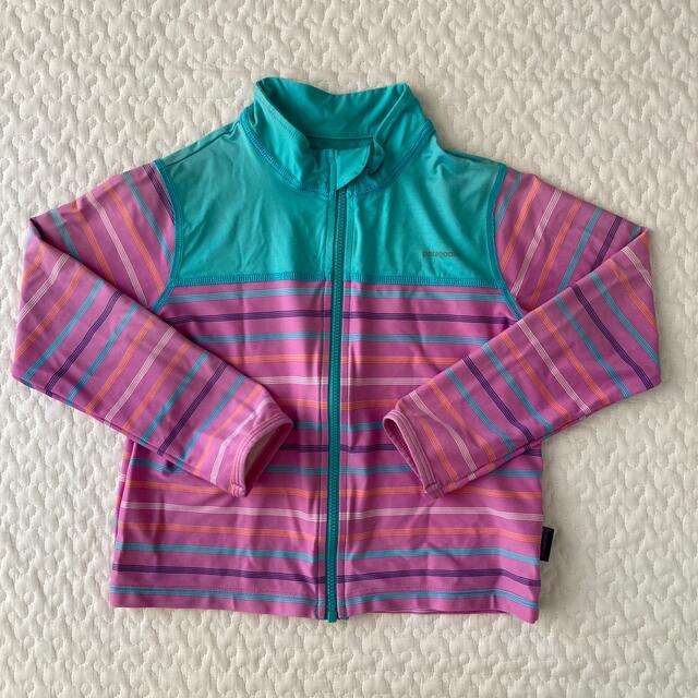 patagonia(パタゴニア)のパタゴニアベビー　5Tラッシュガード　 キッズ/ベビー/マタニティのキッズ/ベビー/マタニティ その他(その他)の商品写真