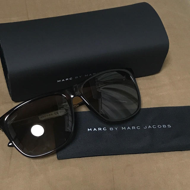 MARC BY MARC JACOBS(マークバイマークジェイコブス)のMARC BY MARC JACOBSサングラス レディースのファッション小物(サングラス/メガネ)の商品写真