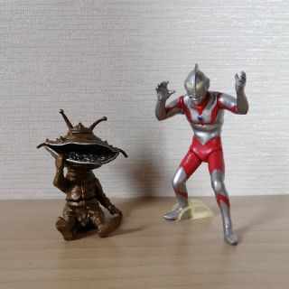 バンダイ(BANDAI)のカネゴン＆ウルトラマン　フィギュア　ガチャ(特撮)