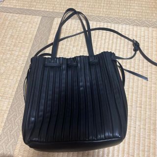 ザラ(ZARA)のZARA ショルダーバッグ　ブラック(ショルダーバッグ)