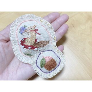 ハンドメイド　秋の香り　刺繍ブローチ (ブローチ/コサージュ)