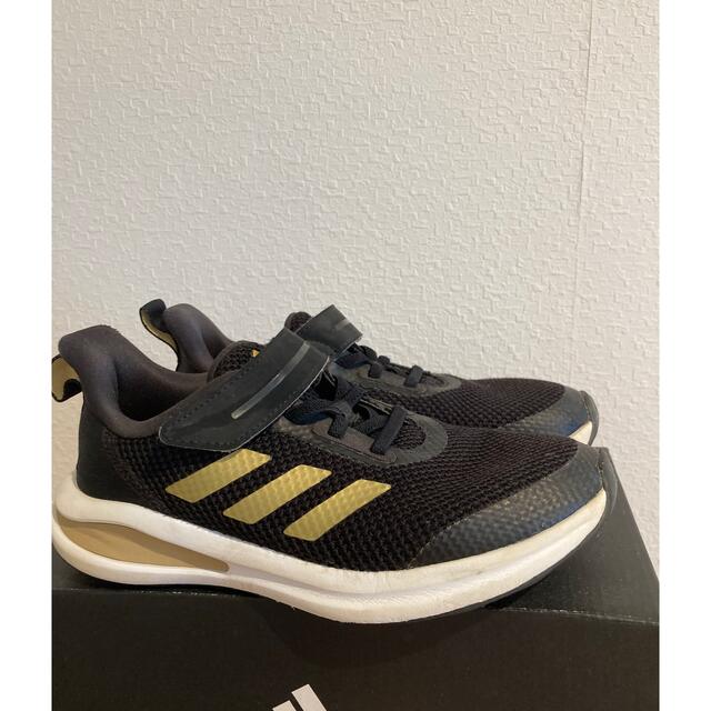 adidas(アディダス)のadidas キッズ　スニーカー　21㎝ キッズ/ベビー/マタニティのキッズ靴/シューズ(15cm~)(スニーカー)の商品写真