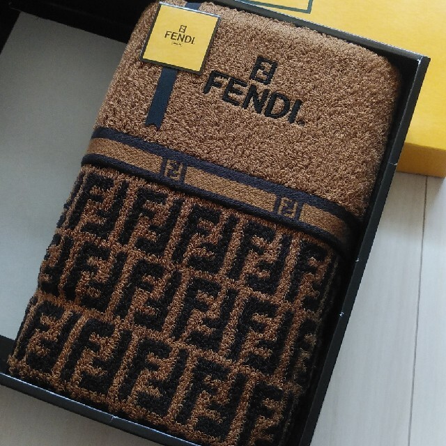 FENDI(フェンディ)の新品未使用　FENDIバスタオル インテリア/住まい/日用品の日用品/生活雑貨/旅行(タオル/バス用品)の商品写真