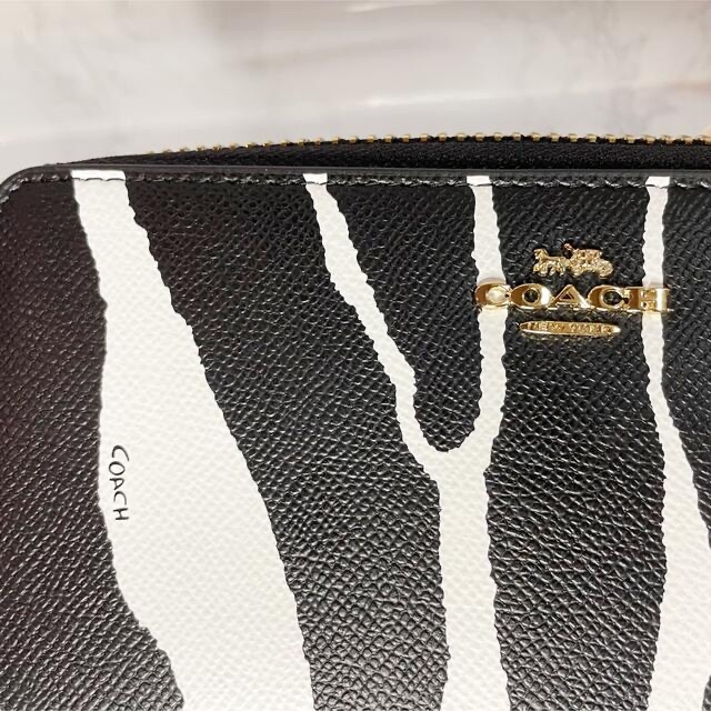 COACH(コーチ)の【新品-未使用】COACH   ゼブラ  エンボスド テクスチャード 長財布 レディースのファッション小物(財布)の商品写真