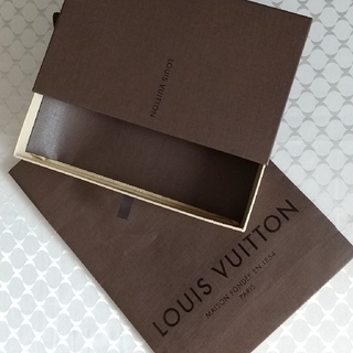 ルイヴィトン(LOUIS VUITTON)の美品ルイヴィトン箱とペーパーバック(ショップ袋)