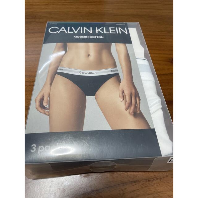 Calvin Klein(カルバンクライン)のカルバンクライン　ショーツ白 レディースの下着/アンダーウェア(ショーツ)の商品写真