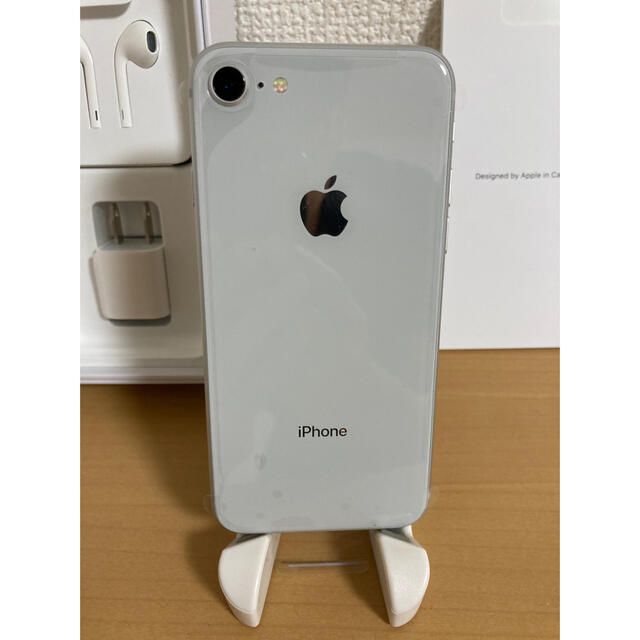 iPhone(アイフォーン)の【新品未使用】iPhone8  シルバー64 GB SIMフリー スマホ/家電/カメラのスマートフォン/携帯電話(スマートフォン本体)の商品写真