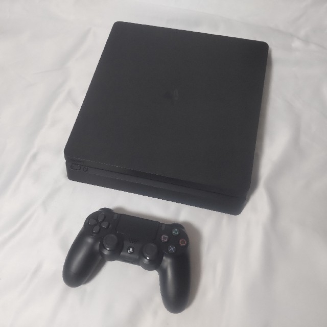 PlayStation4(プレイステーション4)のPS4 ジェットブラック 薄型 CUH-2200A500GBモデル エンタメ/ホビーのゲームソフト/ゲーム機本体(家庭用ゲーム機本体)の商品写真