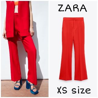 ザラ(ZARA)のZARA　ブーツカットパンツ　XSサイズ　レッド(カジュアルパンツ)