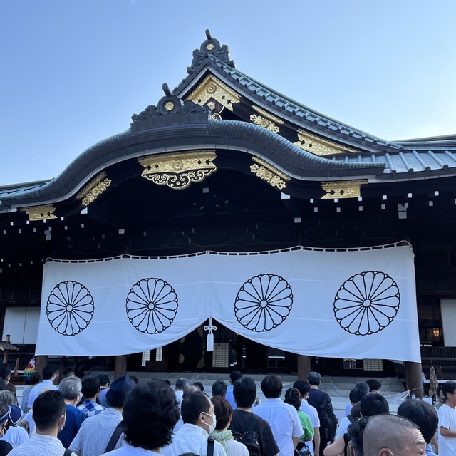 靖国神社　交通安全御守り　マグネットタイプステッカー 自動車/バイクの自動車(車外アクセサリ)の商品写真