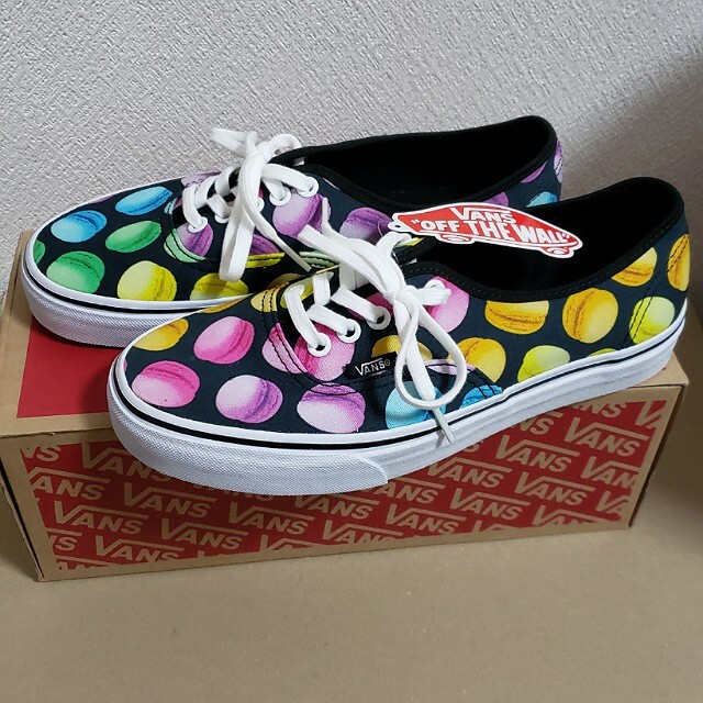 VANS(ヴァンズ)の24.5 新品  VANS  スニーカー  スイーツ  マカロン  スリッポン レディースの靴/シューズ(スニーカー)の商品写真