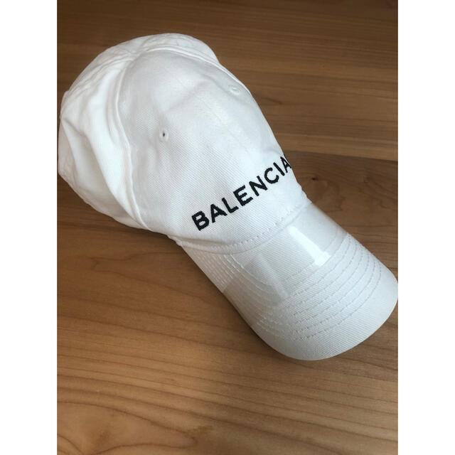 Balenciaga キャップ 白