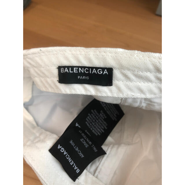 Balenciaga(バレンシアガ)のバレンシアガ　キャップ　帽子　白　ホワイト レディースの帽子(キャップ)の商品写真