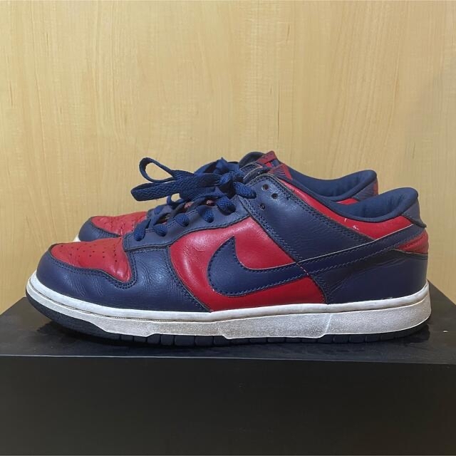 NIKE(ナイキ)のNIKE - DUNK LOW " RED × NAVY 2002 " メンズの靴/シューズ(スニーカー)の商品写真