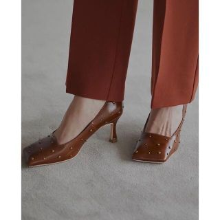 アメリヴィンテージ(Ameri VINTAGE)のTRAPEZOID CUT STUDS PUMPS(ハイヒール/パンプス)