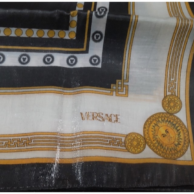 VERSACE - ヴェルサーチ 大判 ハンカチの通販 by スマイル's VERSACE - ヴェルサーチ 大判 ハンカチの通販 by スマイル's
