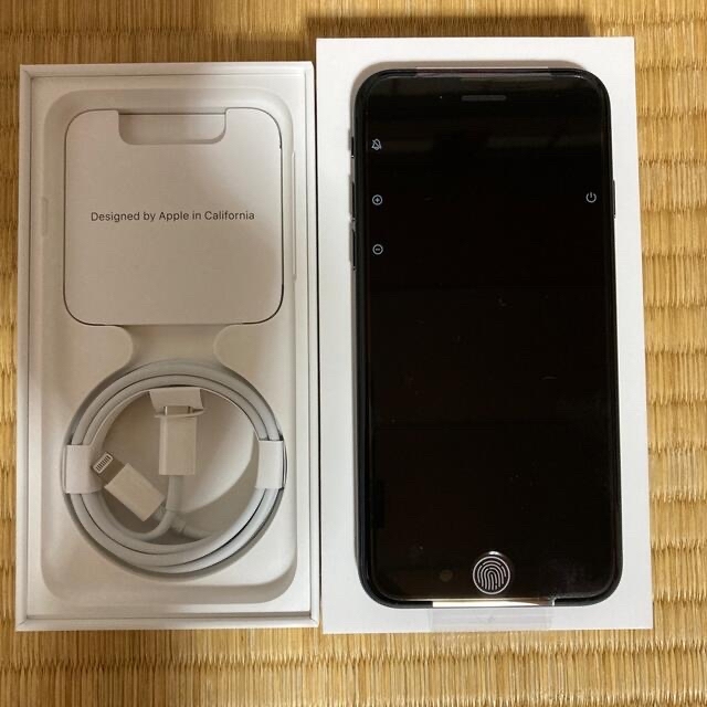 iPhone(アイフォーン)のiPhone SE3 128GB ミッドナイト 未使用 スマホ/家電/カメラのスマートフォン/携帯電話(スマートフォン本体)の商品写真