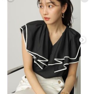 ジャスグリッティー(JUSGLITTY)の新品❤︎ジャスグリッティー❤︎ パイピングラッフルブラウス(シャツ/ブラウス(半袖/袖なし))