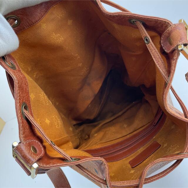 MCM(エムシーエム)のMCM エムシーエム　ショルダーバックバッグ　ヴィセトス柄　巾着　肩掛け　茶 レディースのバッグ(ショルダーバッグ)の商品写真