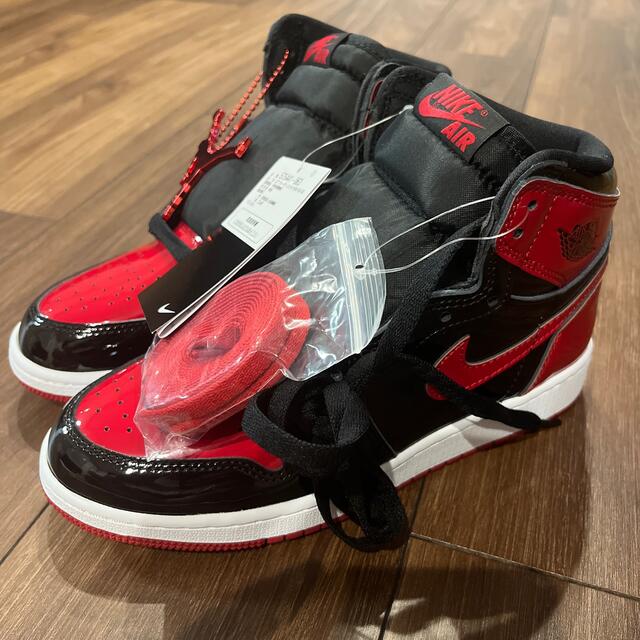 NIKE(ナイキ)の【新品】AIR JORDAN 1 RETRO HIGH Patent Bred レディースの靴/シューズ(スニーカー)の商品写真