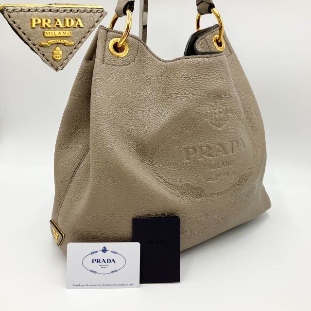 PRADA(プラダ)のプラダ 肩掛けトートバッグ 三角ロゴ 型押しロゴジャガード ギャランティカード付 レディースのバッグ(トートバッグ)の商品写真