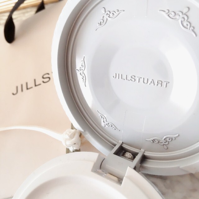 JILLSTUART(ジルスチュアート)のJILLSTUART コンパクト ファンデーション ケース 限定 コスメ/美容のメイク道具/ケアグッズ(ボトル・ケース・携帯小物)の商品写真