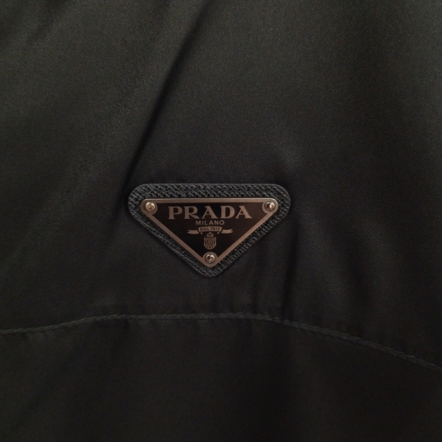 PRADA プラダ 22SS ロゴプレート ジップアップシルクジャケット ブラック SGC012