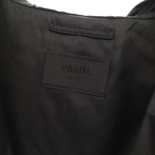 PRADA プラダ 22SS ロゴプレート ジップアップシルクジャケット ブラック SGC012
