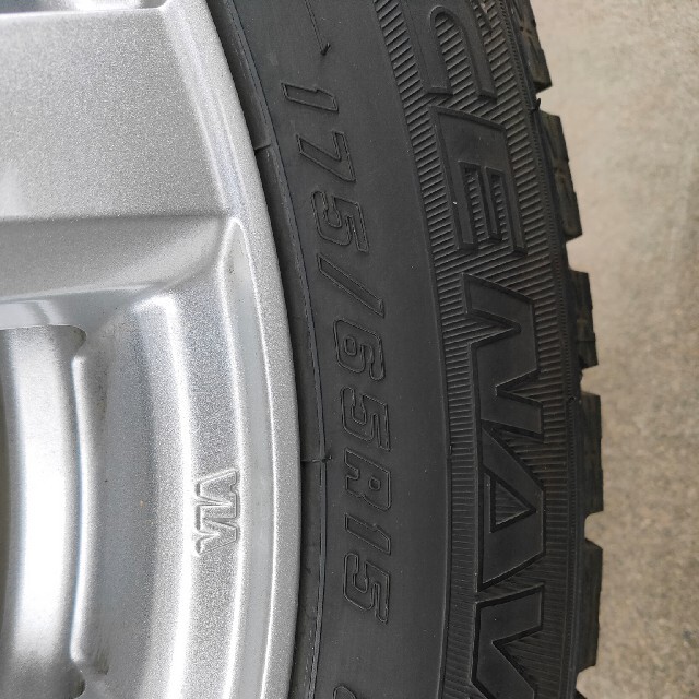 Goodyear(グッドイヤー)の関東圏内手渡しＯＫ【15インチ4本set】スタッドレスタイヤ+ホイール 自動車/バイクの自動車(タイヤ・ホイールセット)の商品写真