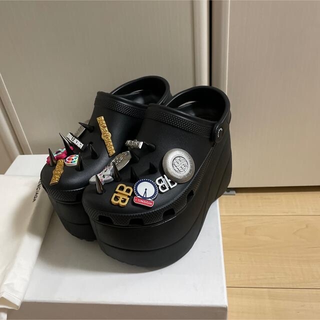 新品即決 Balenciaga - 未使用美品バレンシアガピン付きクロックス