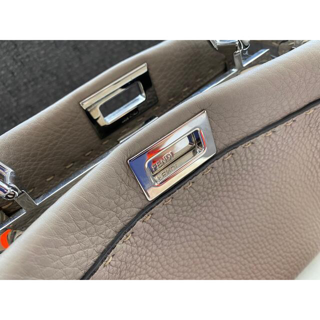 FENDI(フェンディ)のフェンディ　ピーカーブー　セレリアミニ　グレー　FENDI レディースのバッグ(ハンドバッグ)の商品写真