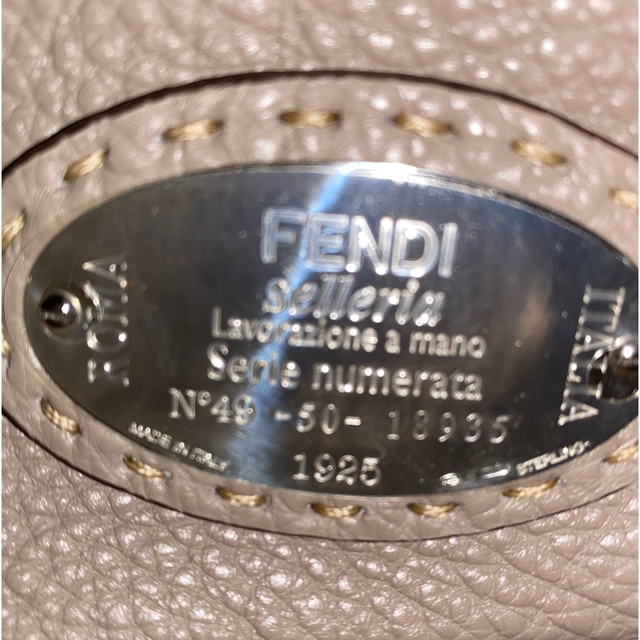 FENDI(フェンディ)のフェンディ　ピーカーブー　セレリアミニ　グレー　FENDI レディースのバッグ(ハンドバッグ)の商品写真