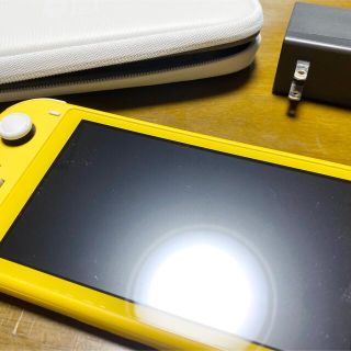 ニンテンドースイッチ(Nintendo Switch)の任天堂 Nintendo / Switch light 本体 / イエロー(携帯用ゲーム機本体)