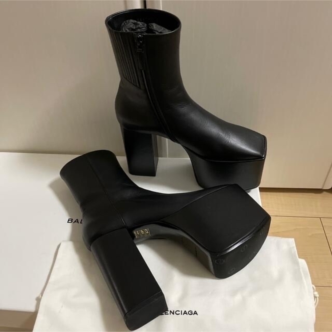 Balenciaga(バレンシアガ)の未使用美品バレンシアガプラットフォームブーツ レディースの靴/シューズ(ブーティ)の商品写真