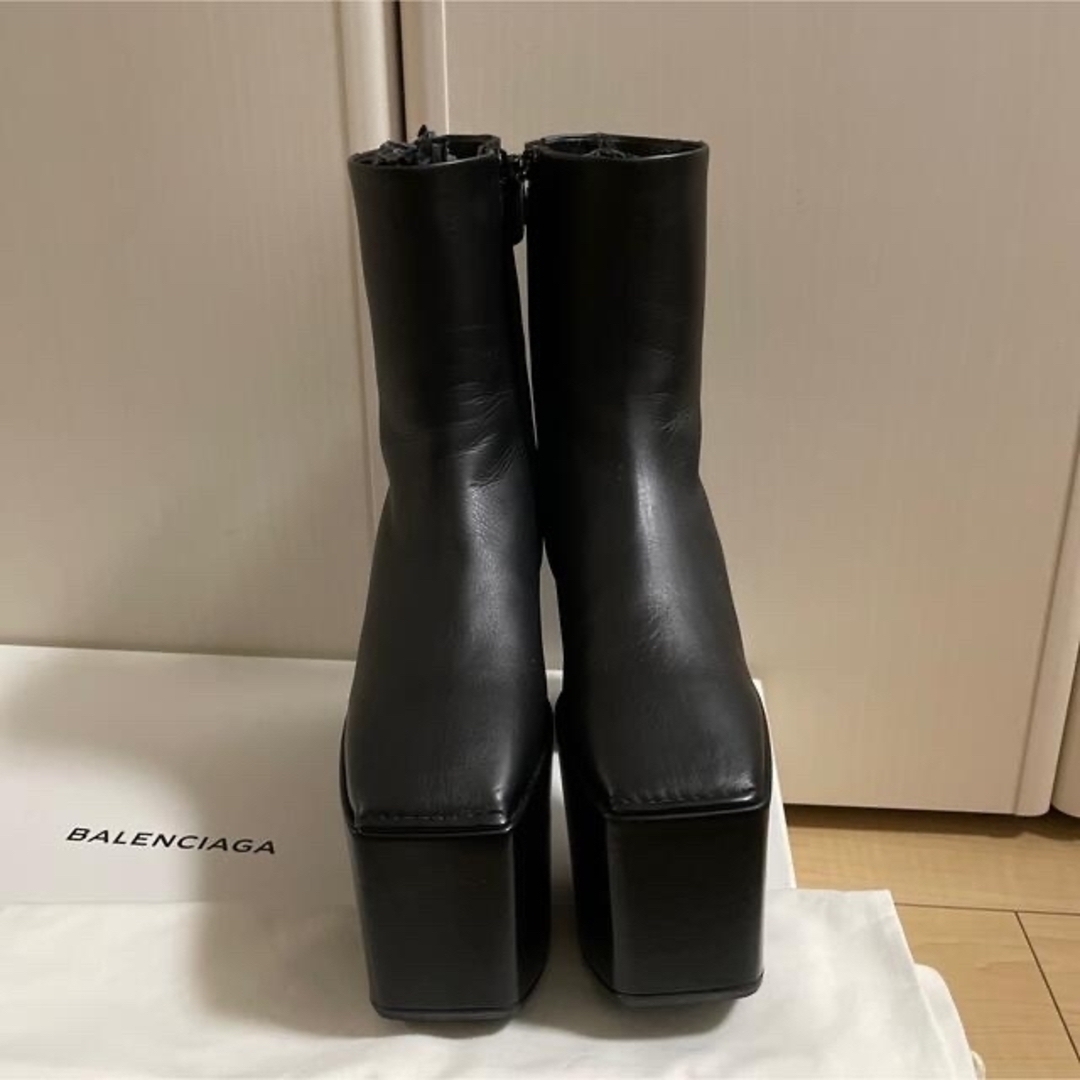 Balenciaga(バレンシアガ)の未使用美品バレンシアガプラットフォームブーツ レディースの靴/シューズ(ブーティ)の商品写真