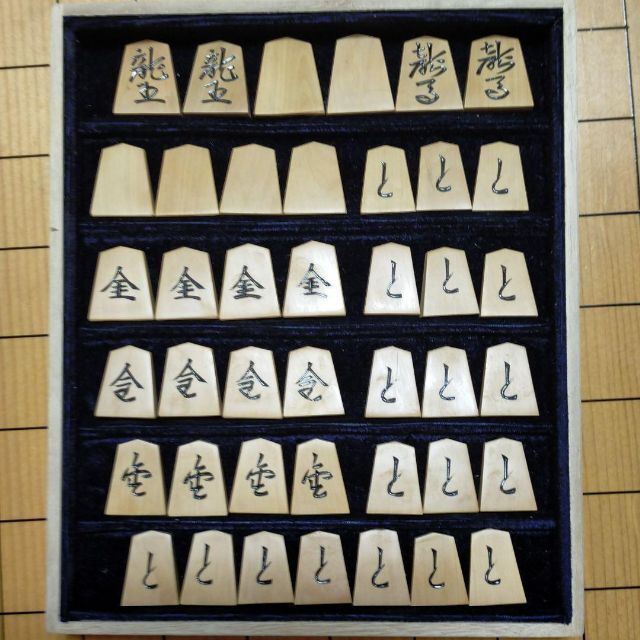 注目ショップ・ブランドのギフト 天敬 光匠 作 上彫り将棋駒