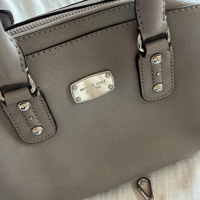 Michael Kors(マイケルコース)の【お値下げ】MICHAELKORS　バッグ　グレー レディースのバッグ(ハンドバッグ)の商品写真