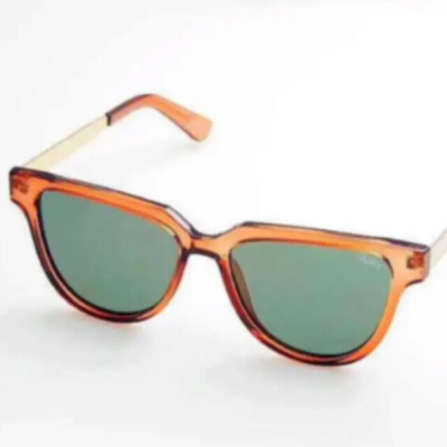 Quay Eyeware Australia(クエイアイウェアオーストラリア)の【新品】QUAY AUSTRALIA SUNGLASSES   レディースのファッション小物(サングラス/メガネ)の商品写真