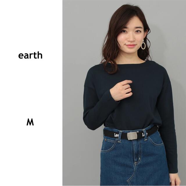 earth music & ecology(アースミュージックアンドエコロジー)のearth【ボートネック長袖プルオーバー　M ネイビー】抜け感　定番　ロンT レディースのトップス(Tシャツ(長袖/七分))の商品写真