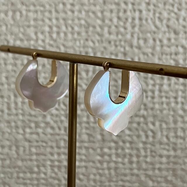 talkativeトーカティブ*CRESTピアス ホワイトマザーオブパールの talkativeトーカティブ*CRESTピアス ホワイトマザーオブパールの