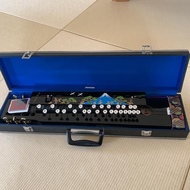 ☆大正琴　富士に松　古賀政男　ハードケース付 楽器の和楽器(大正琴)の商品写真